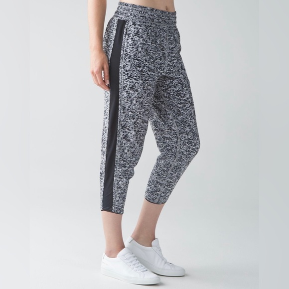 🖤 Lululemon For Love Crop 🖤 - Picture 3 of 7